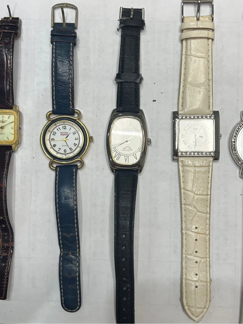 Lot of 5 Vintage and modern woman Watches (Long Time is automatic)